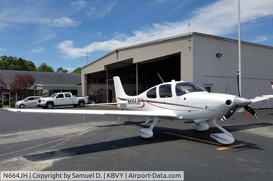 N664JH, 2015 Cirrus SR20 C/N 2274, Beverly Flight Center's 2015 Cirrus SR20.
