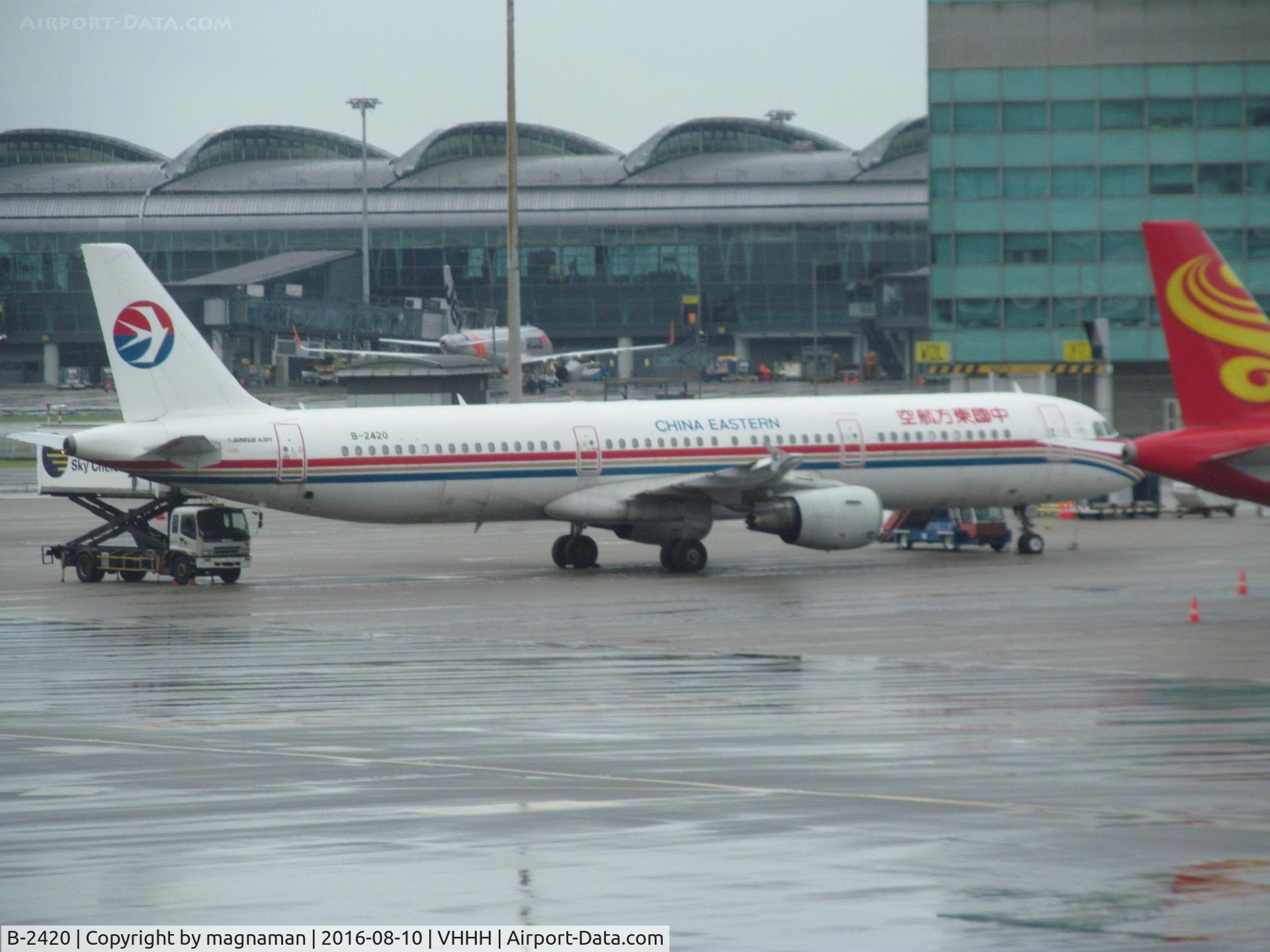 B-2420, 2006 Airbus A321-211 C/N 2895, on stand at a wet HKG