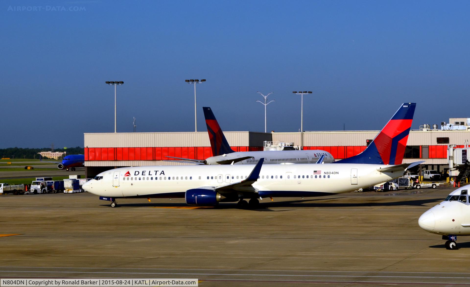 N804DN, 2013 Boeing 737-932/ER C/N 31918, Taxi Atlanta
