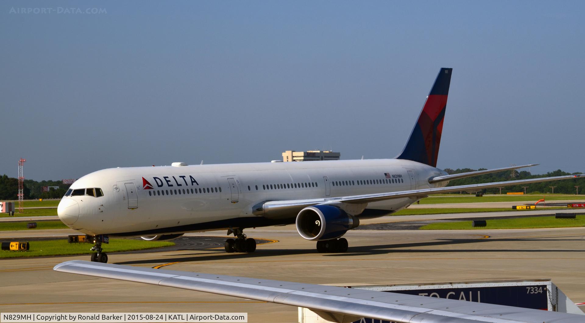 N829MH, 2000 Boeing 767-432/ER C/N 29700, Taxi Atlanta
