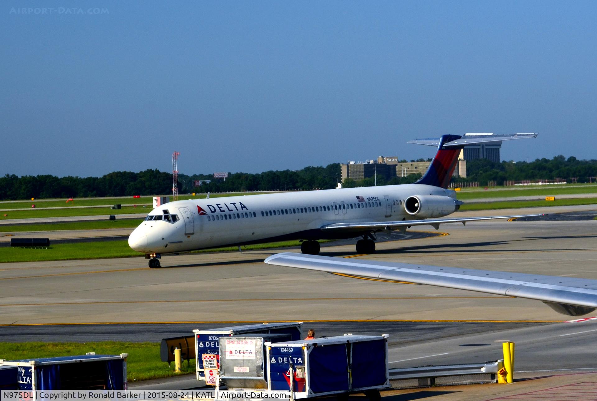 N975DL, 1991 McDonnell Douglas MD-88 C/N 53243, Taxi Atlanta