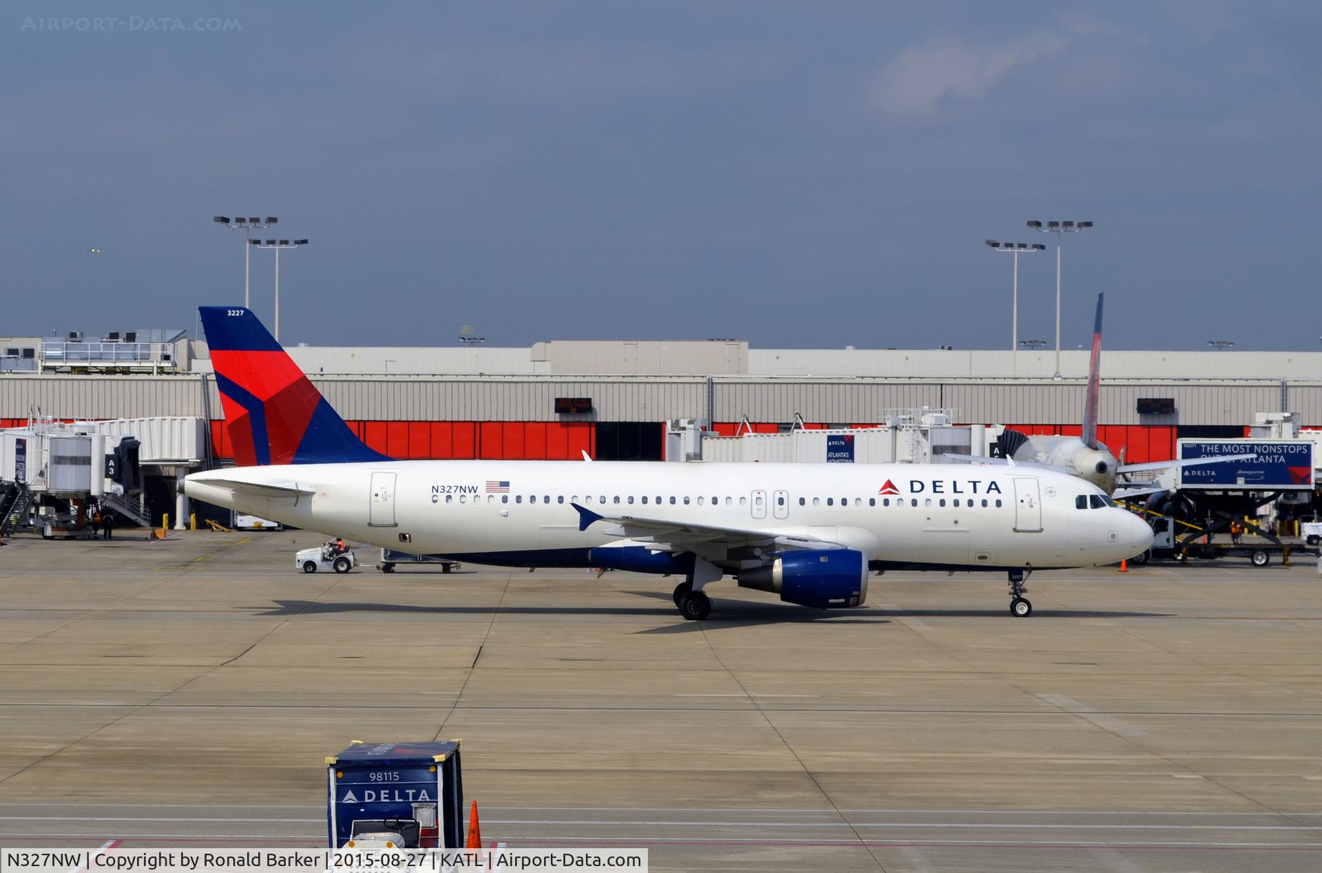 N327NW, 1992 Airbus A320-211 C/N 297, Taxi Atlanta