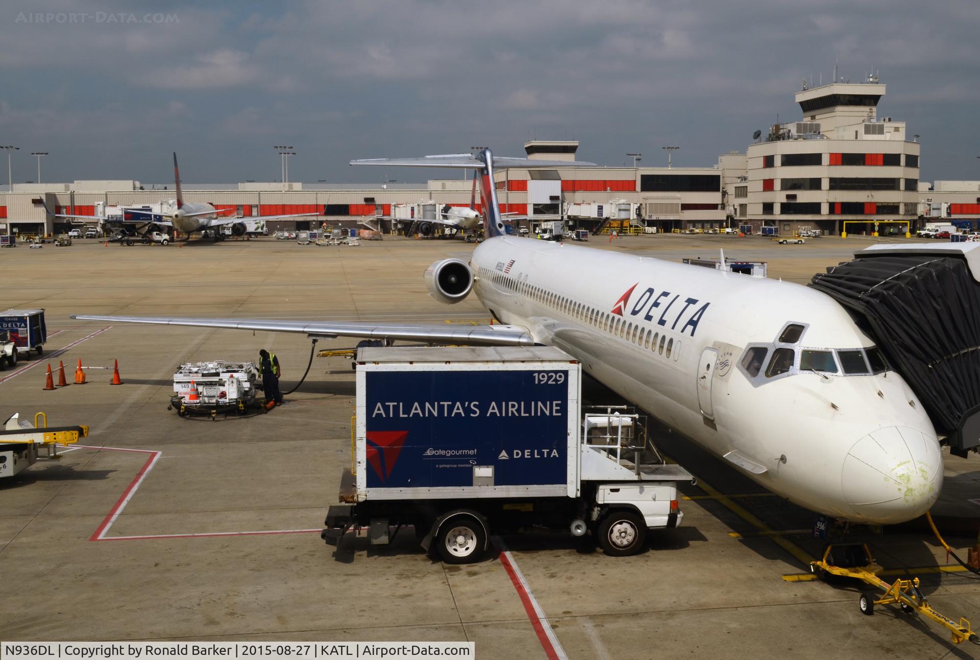 N936DL, 1989 McDonnell Douglas MD-88 C/N 49723, At the gate Atlanta