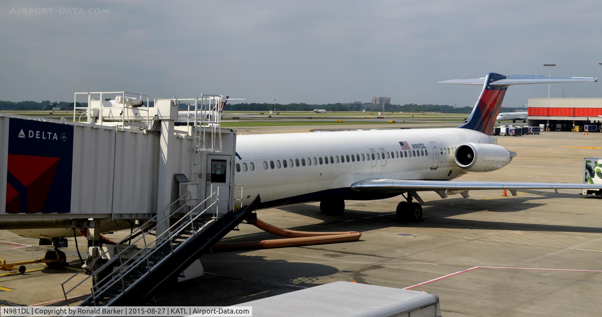 N981DL, 1991 McDonnell Douglas MD-88 C/N 53268, At the gate Atlanta