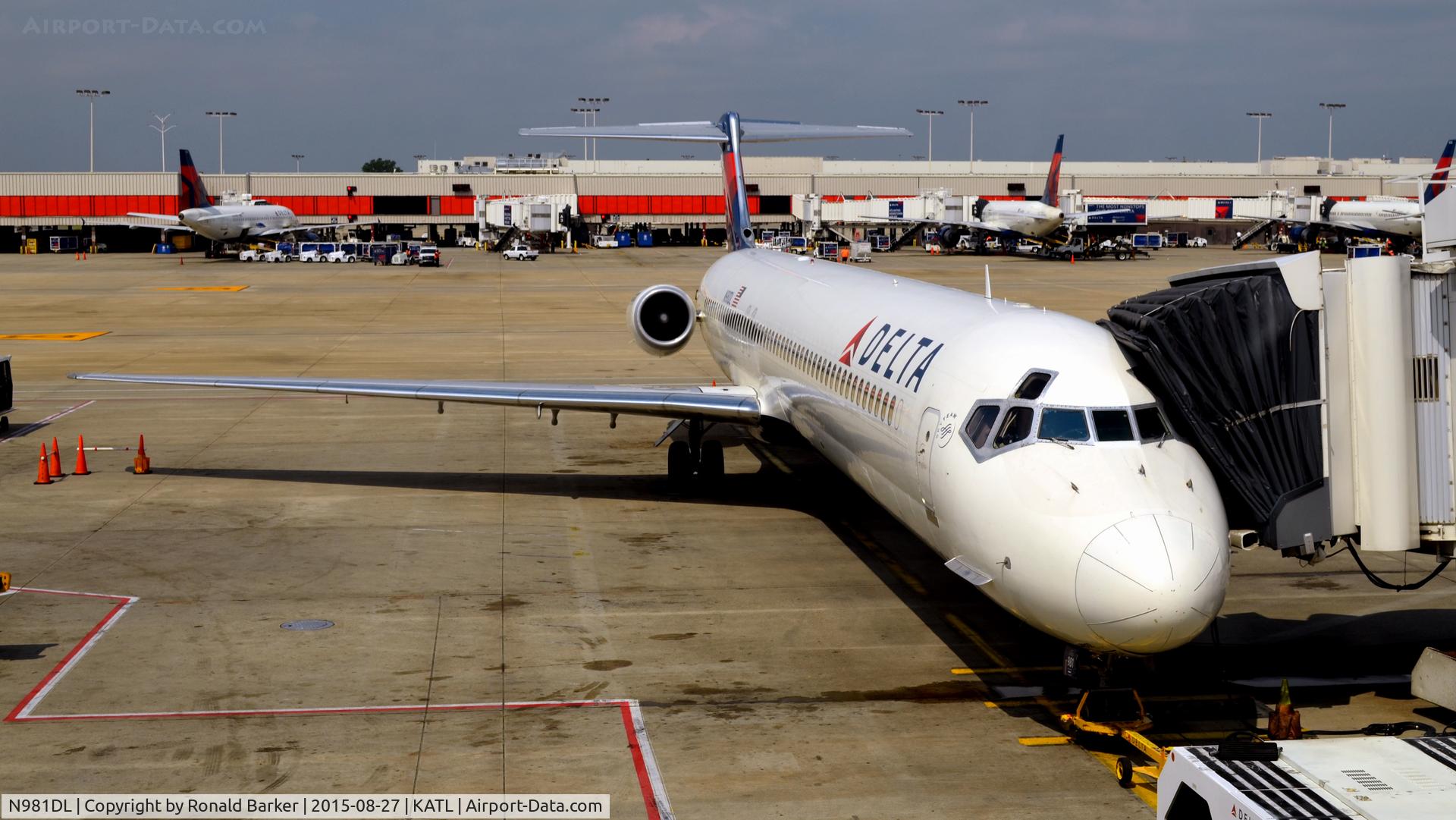 N981DL, 1991 McDonnell Douglas MD-88 C/N 53268, At the gate Atlanta