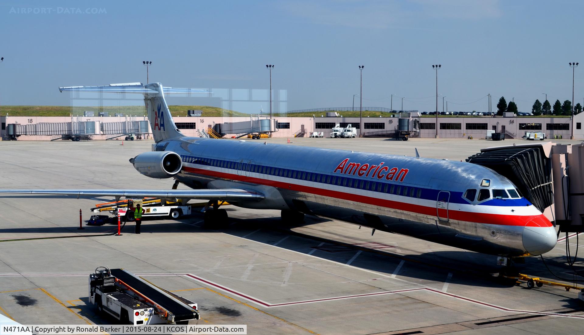 N471AA, 1988 McDonnell Douglas MD-82 (DC-9-82) C/N 49601, At the gate Colorado Springs