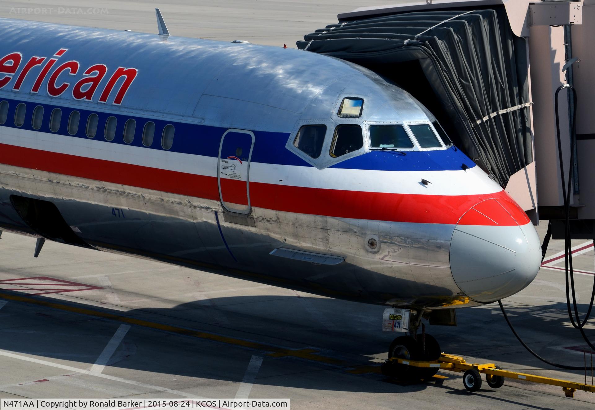N471AA, 1988 McDonnell Douglas MD-82 (DC-9-82) C/N 49601, At the gate Colorado Springs