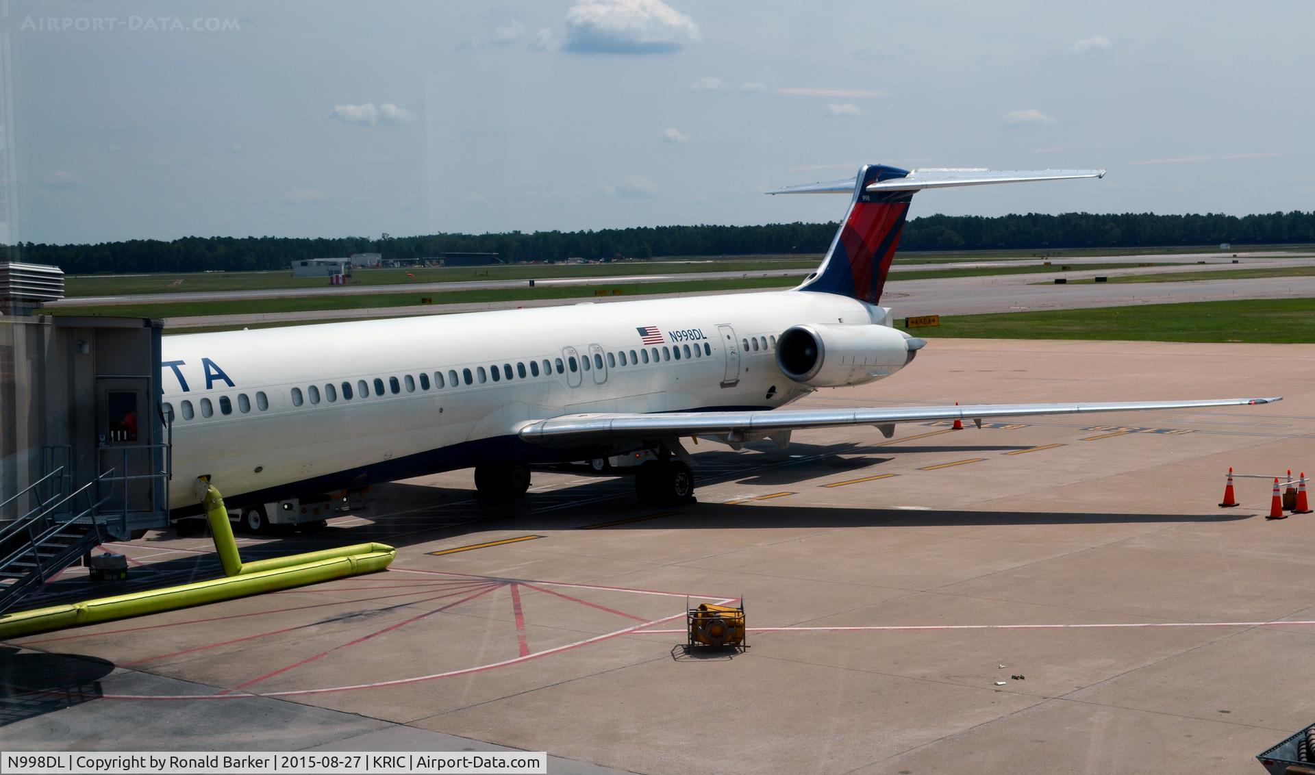 N998DL, 1992 McDonnell Douglas MD-88 C/N 53370, At the gate Richmond