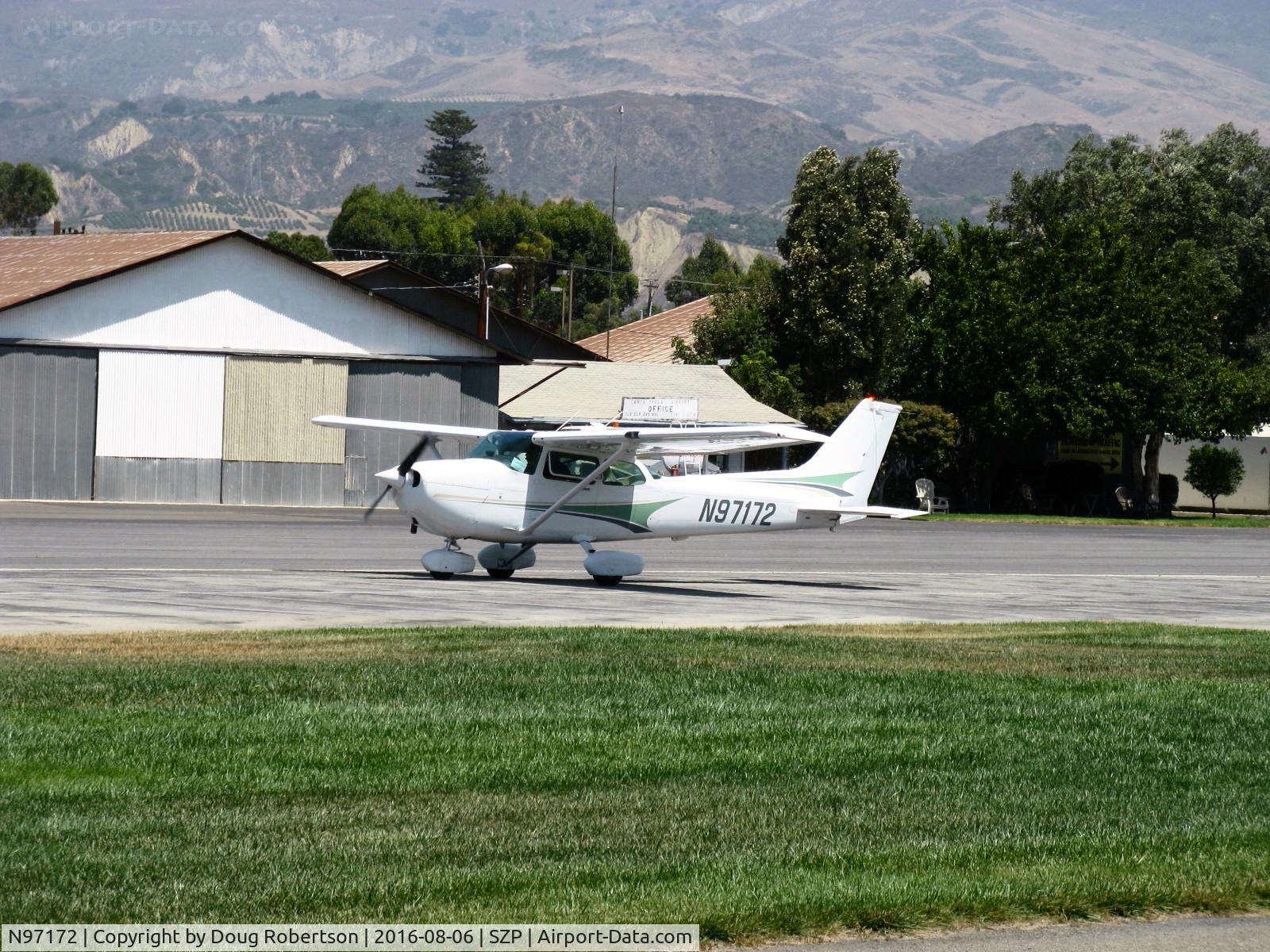 N97172, 1984 Cessna 172P C/N 17276162, 1984 Cessna 172P SKYHAWK, Lycoming O-320-D2J 160 Hp, landing roll Rwy 22