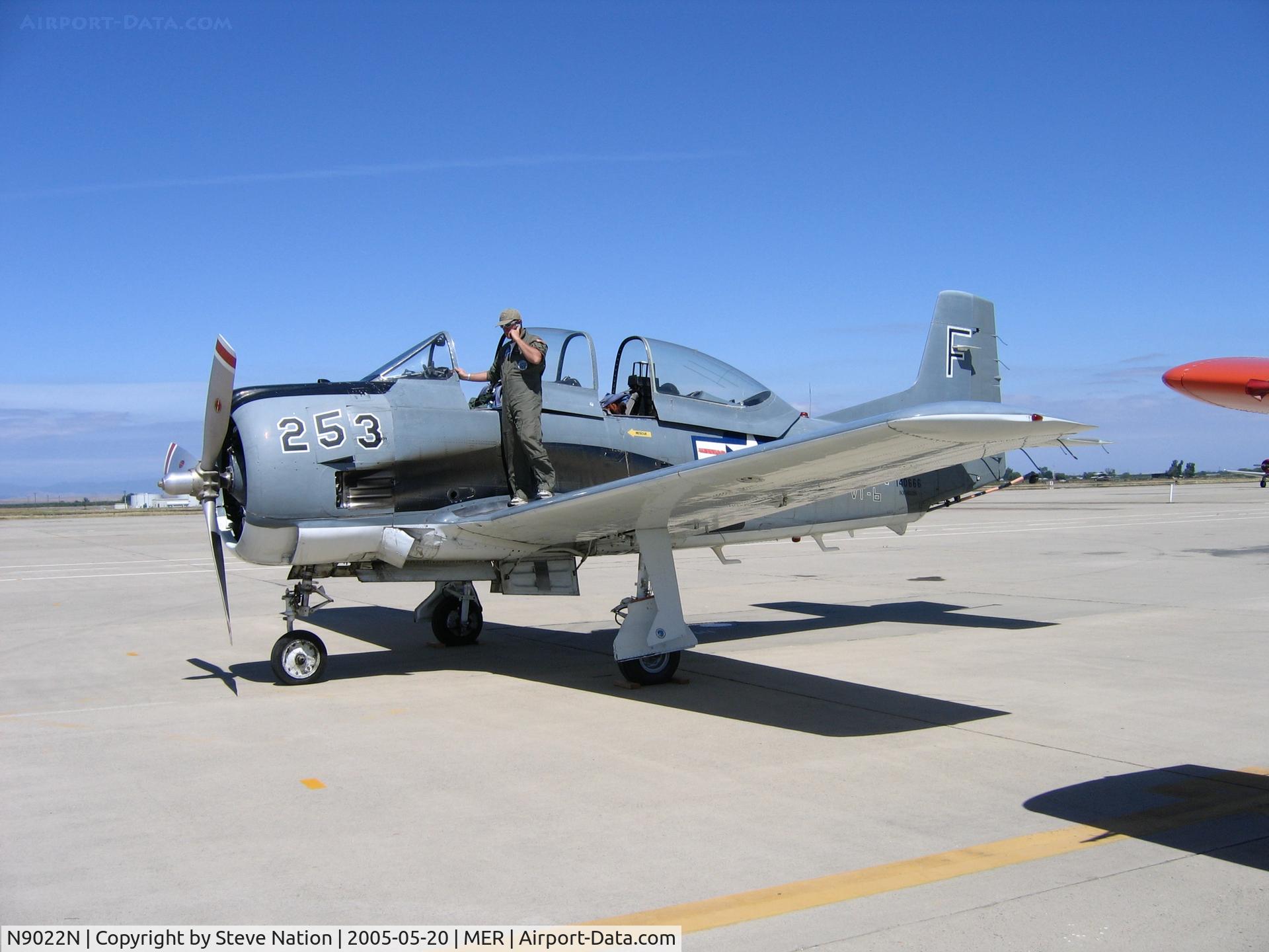 N9022N, 1956 North American T-28C Trojan C/N 226-243, pilot of T-28C 140666 VT-6 F/253 on cellphone (!) @ West Coast Formation Clinic