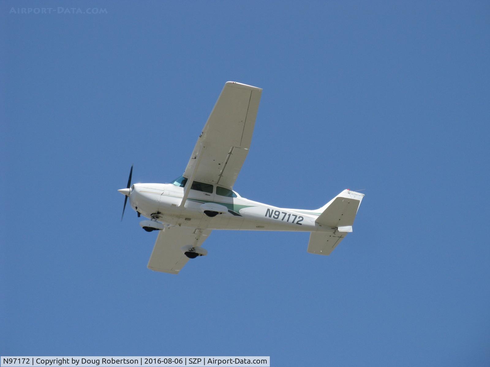 N97172, 1984 Cessna 172P C/N 17276162, 1984 Cessna 172P SKYHAWK, Lycoming O-320-D2J 160 Hp, takeoff climb Rwy 22