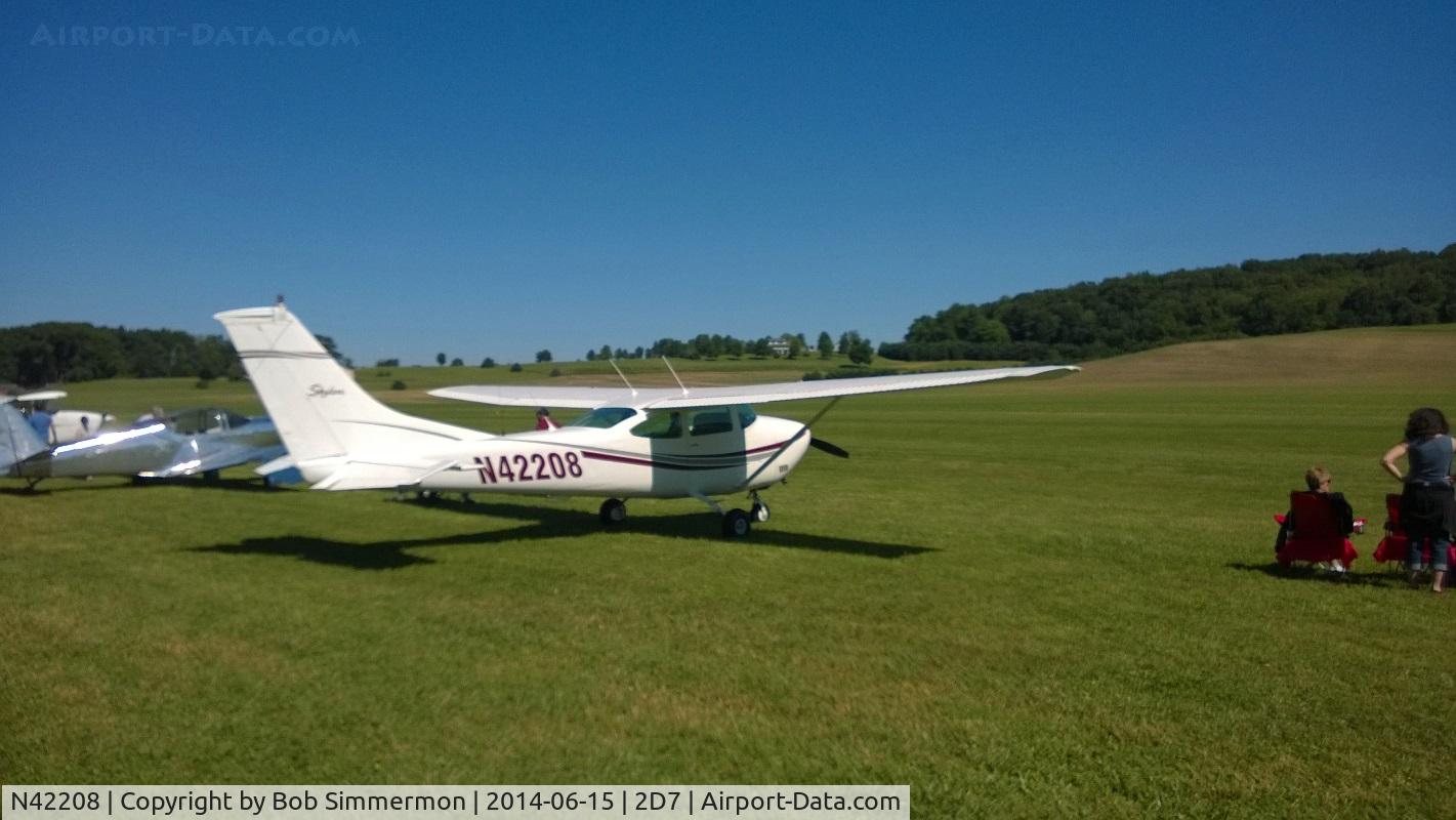 N42208, 1968 Cessna 182L Skylane C/N 18258900, Father's Day fly-in at Beach City, Ohio