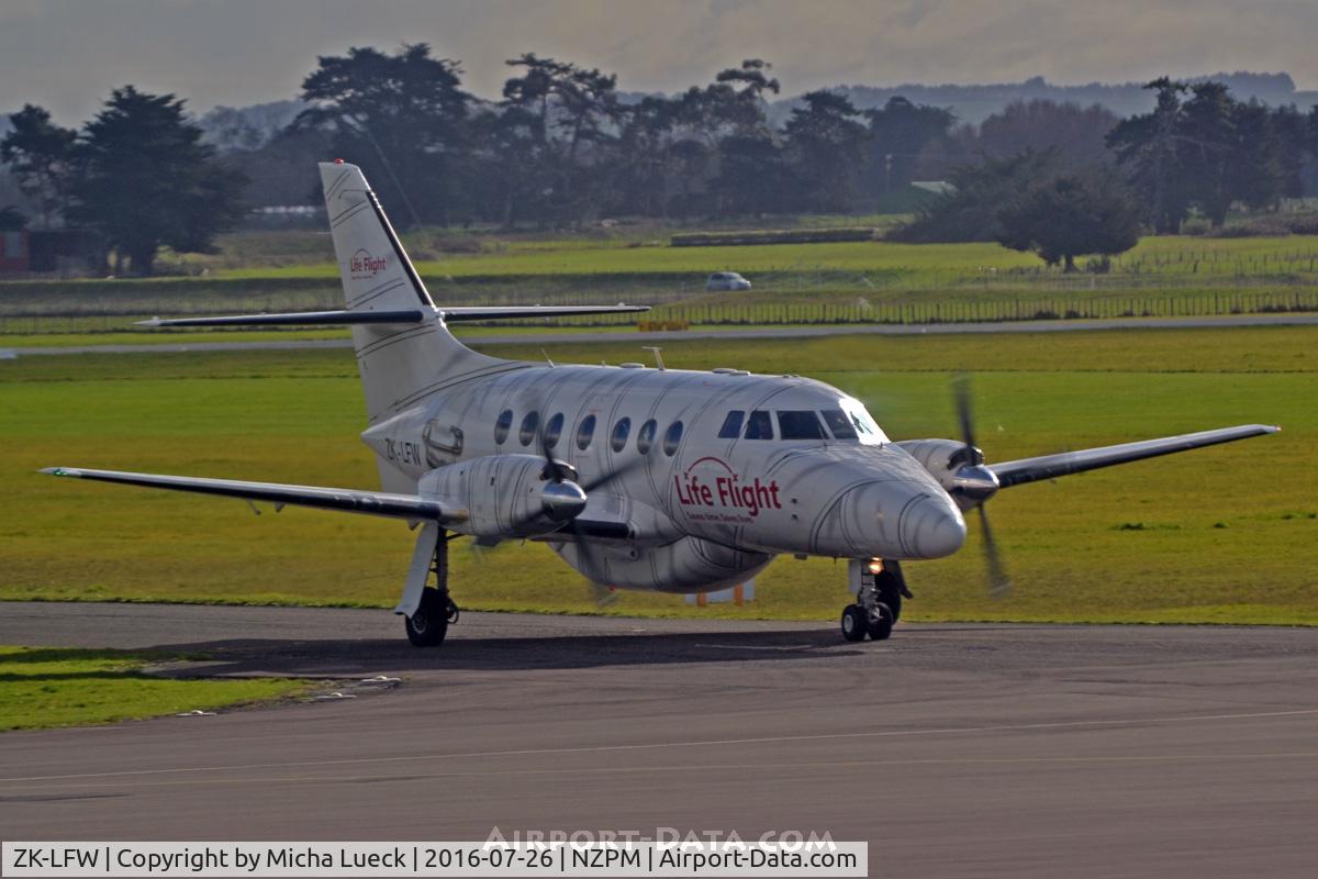 ZK-LFW, 1992 British Aerospace BAe-3201 Jetstream 32 C/N 976, At Palmerston North