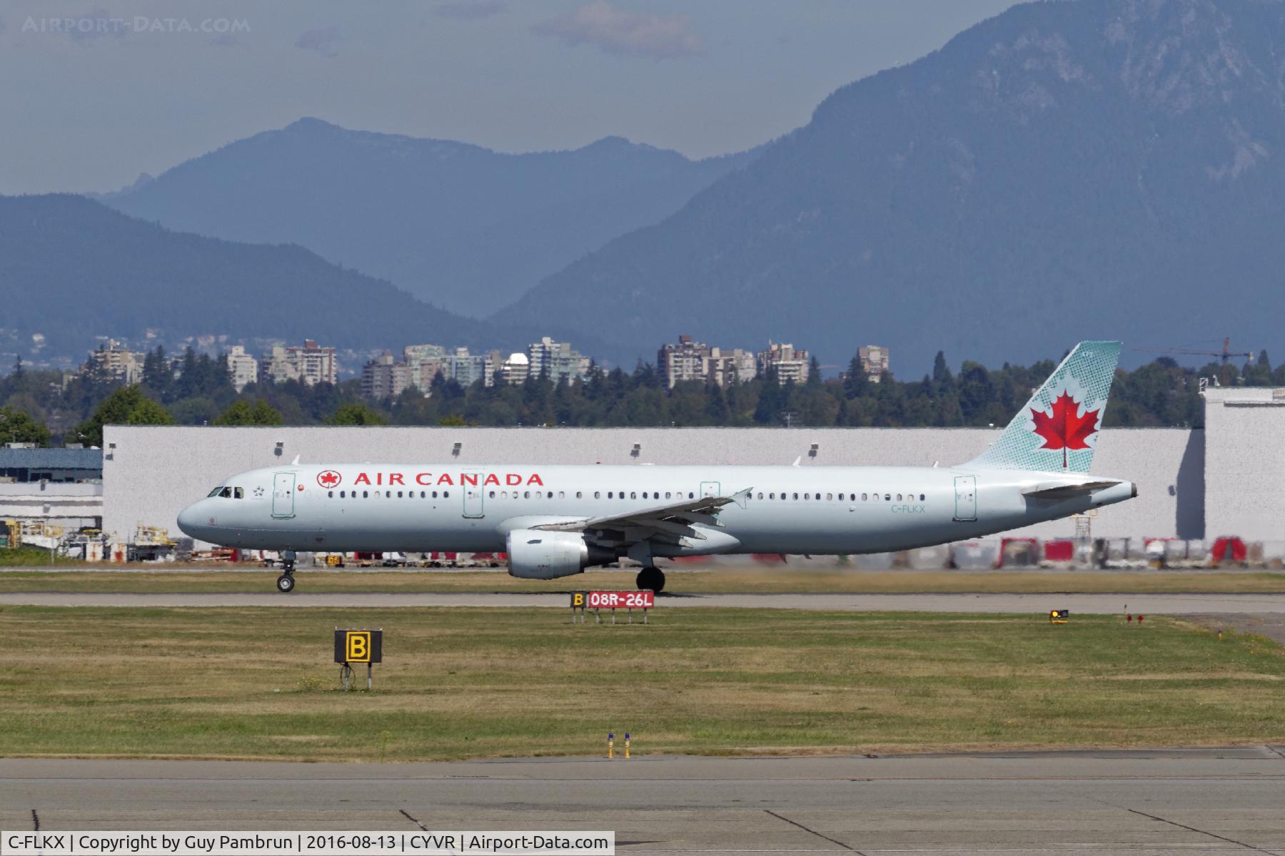 C-FLKX, 2000 Airbus A321-211 C/N 1299, Departing