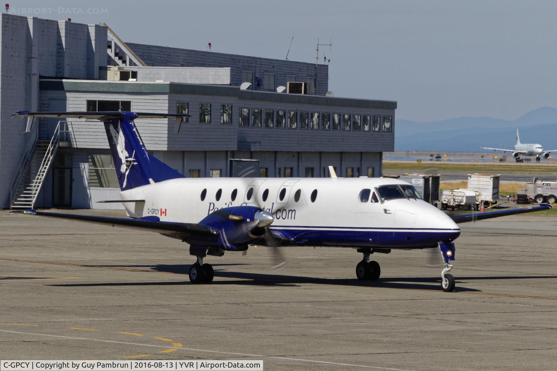 C-GPCY, Beech 1900C C/N UB-45, Just landed