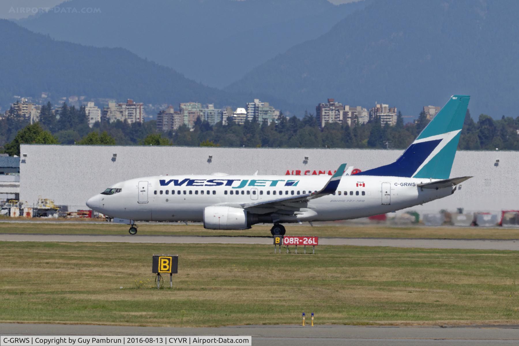 C-GRWS, 2002 Boeing 737-76N C/N 32881, Departing
