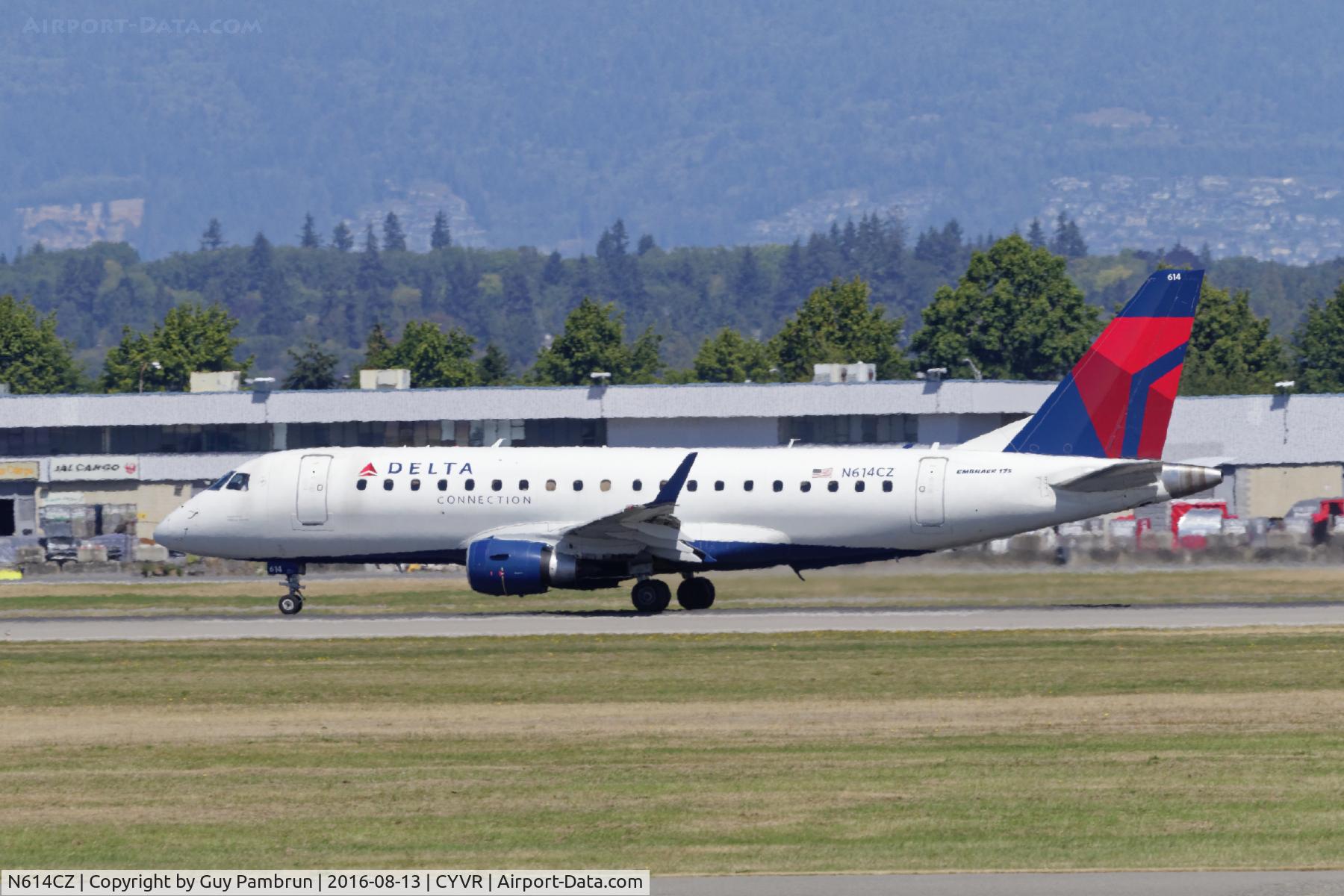 N614CZ, 2008 Embraer 175LR (ERJ-170-200LR) C/N 17000205, Departing