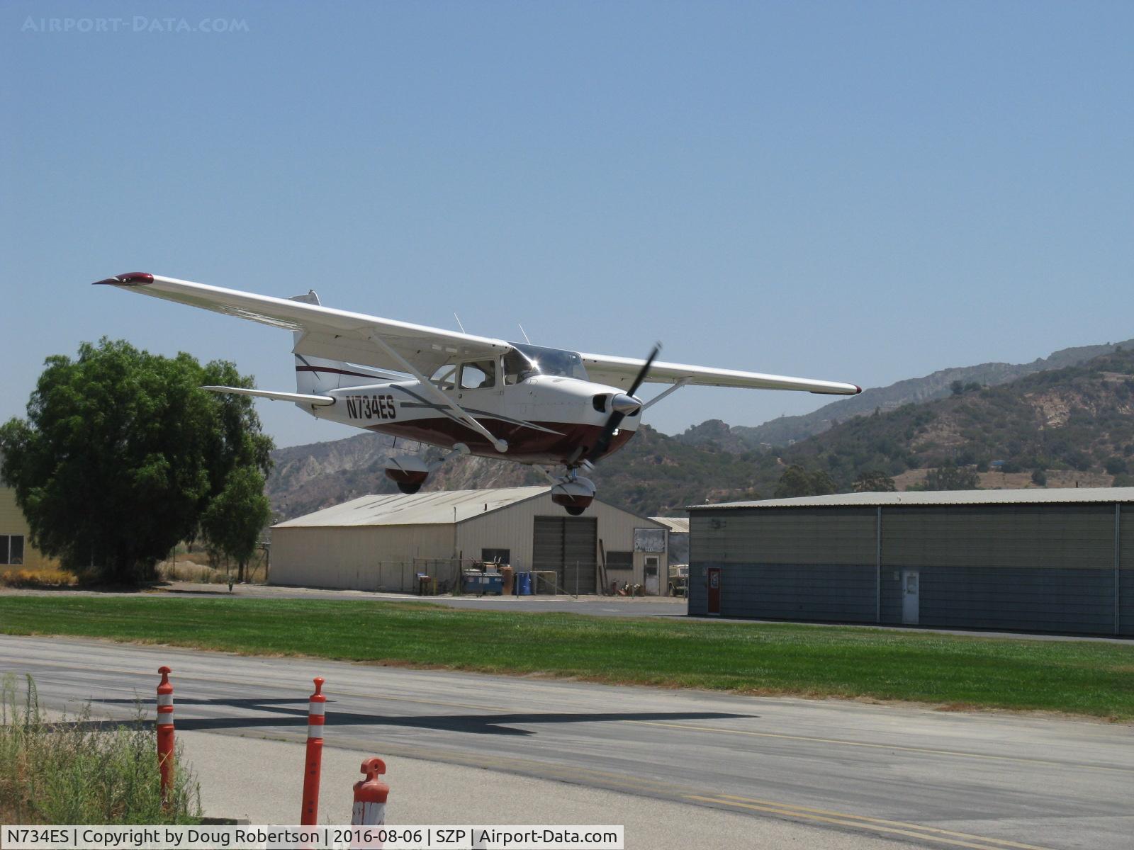 N734ES, Cessna 172N C/N 17268802, 1977 Cessna 172N SKYHAWK, Lycoming O-320 H2AD 160 Hp, on final Rwy 22