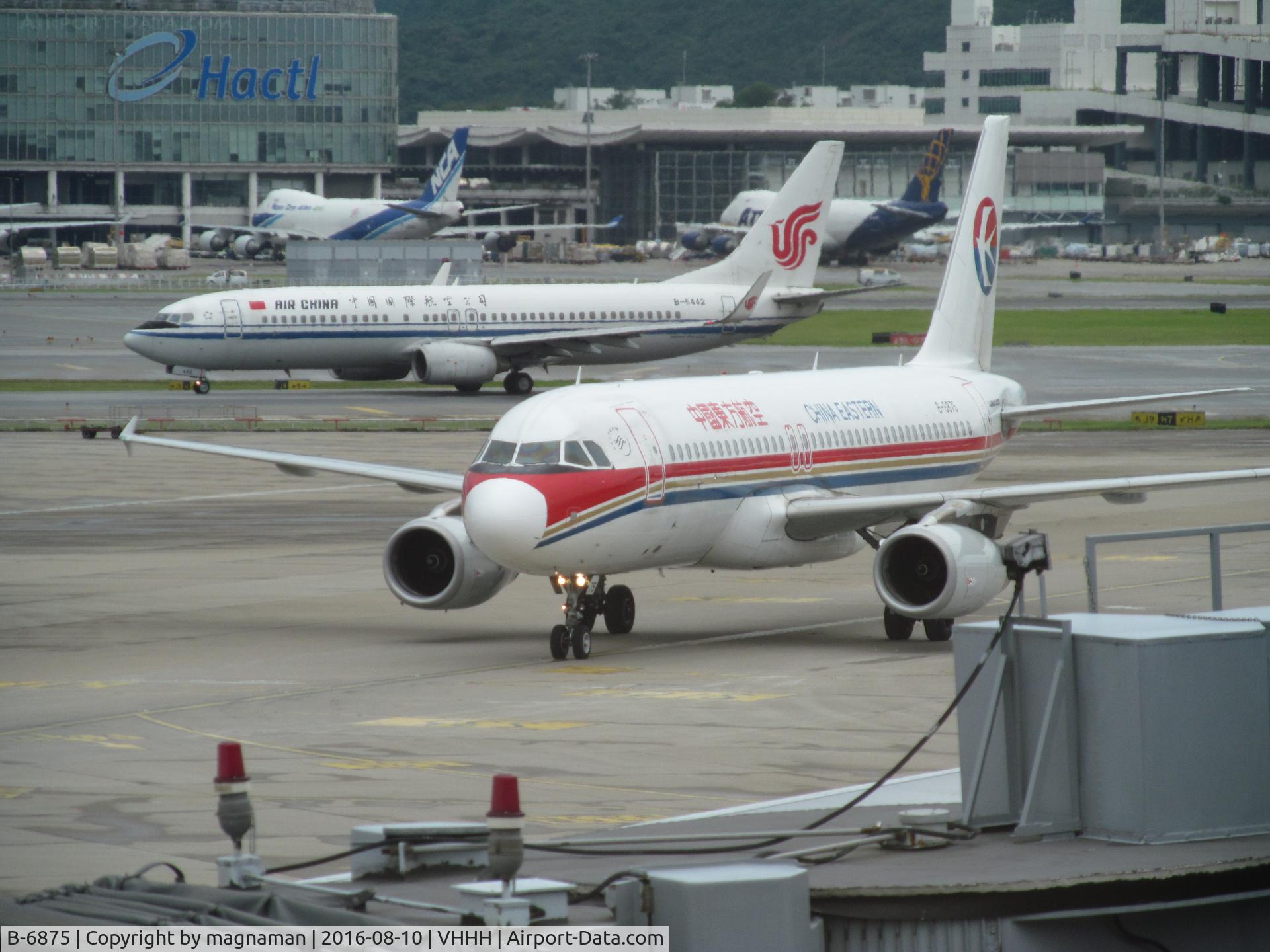 B-6875, 2011 Airbus A320-232 C/N 5053, coming onto stand