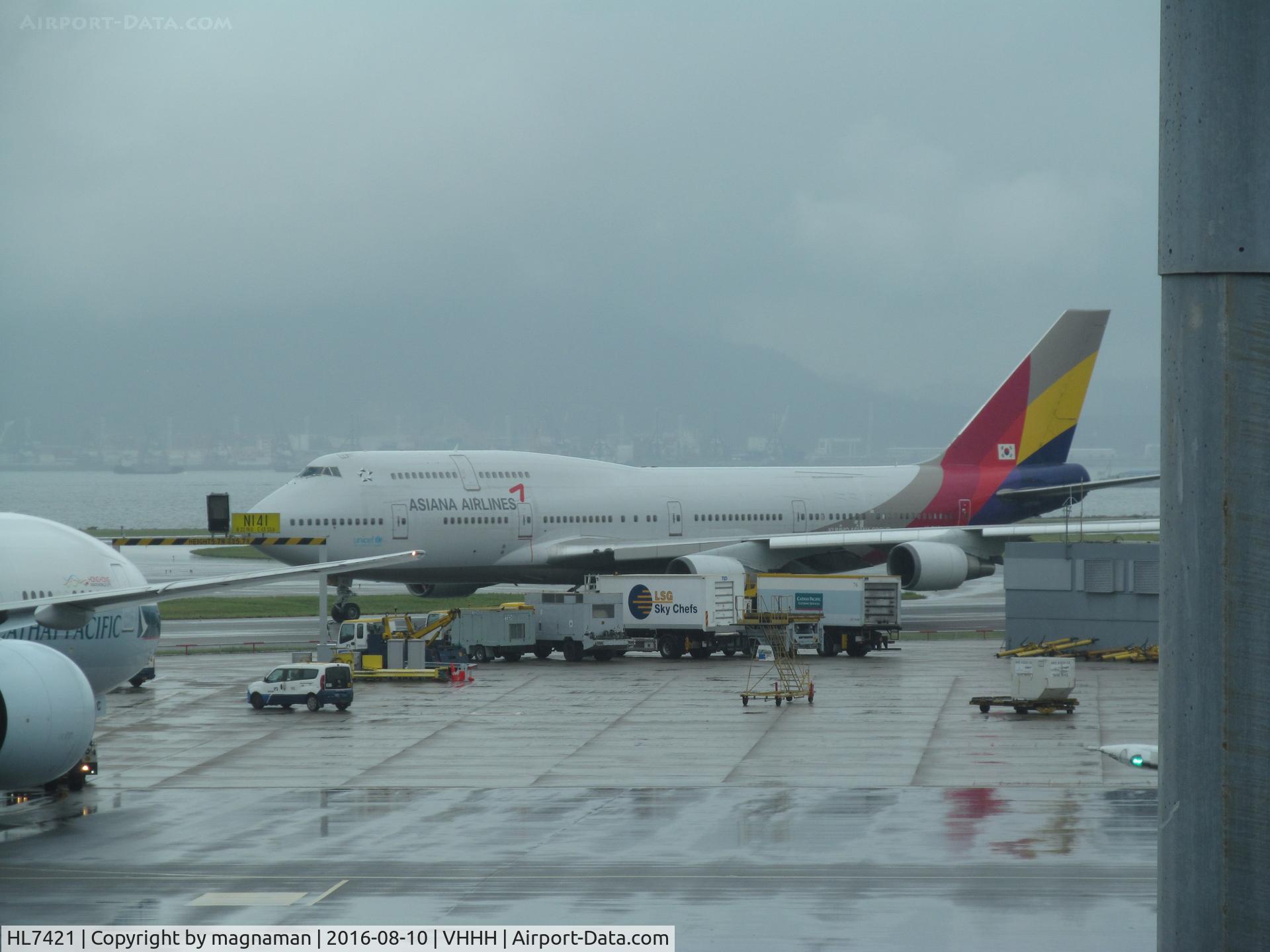 HL7421, 1996 Boeing 747-48EM C/N 25784, just landed