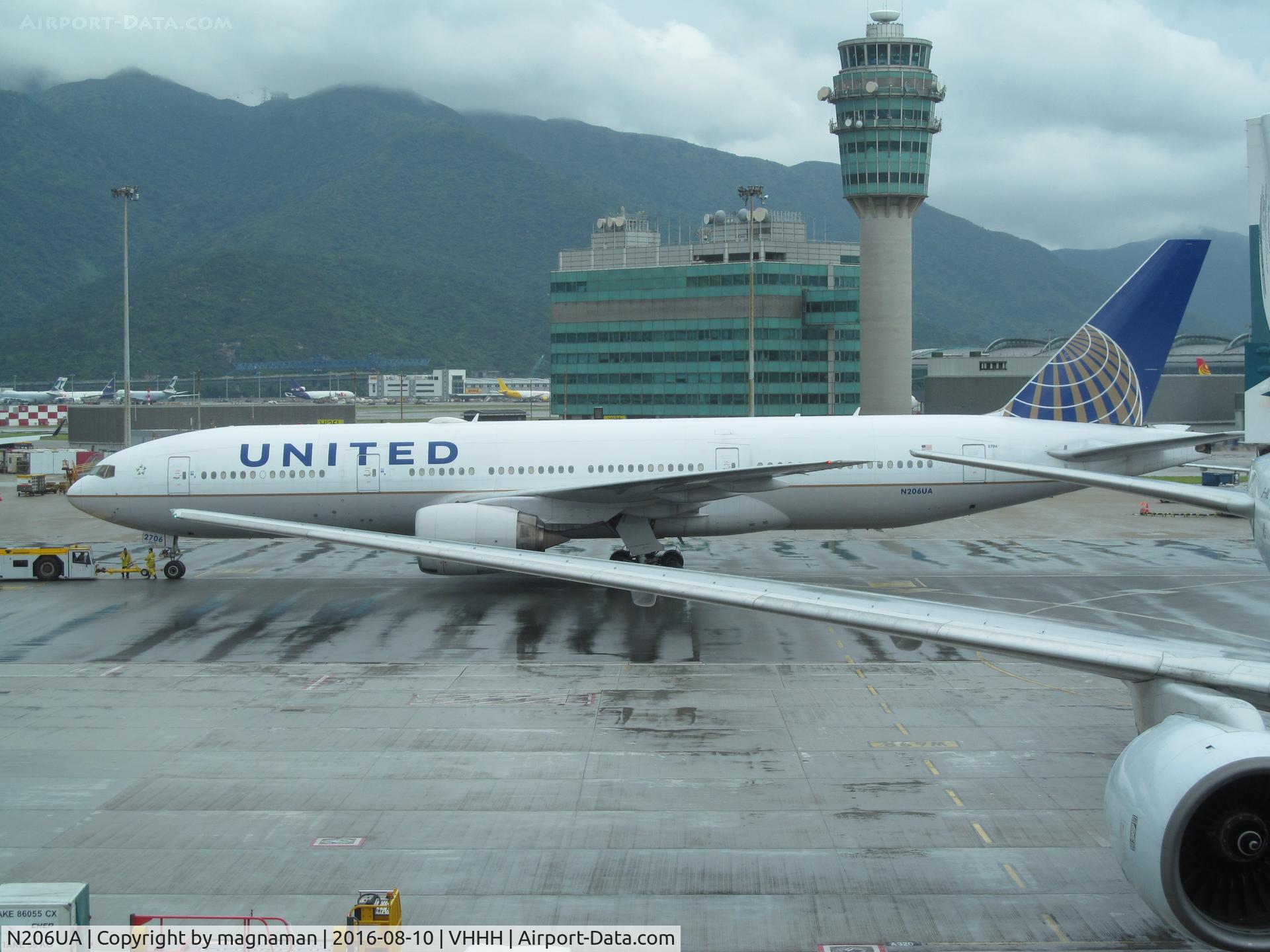 N206UA, 1999 Boeing 777-222/ER C/N 30212, winding up