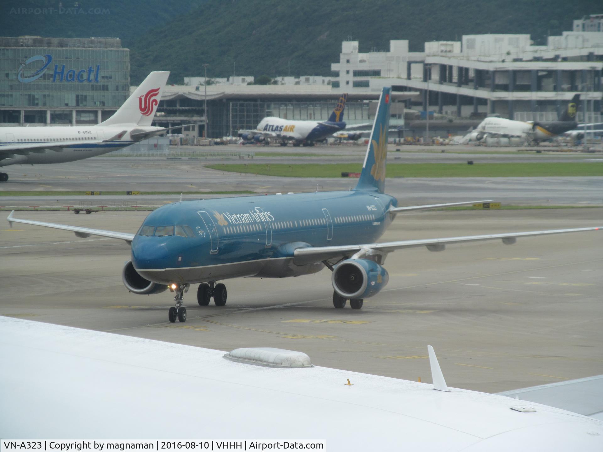 VN-A323, 2011 Airbus A321-231 C/N 4669, taxying in at HKG