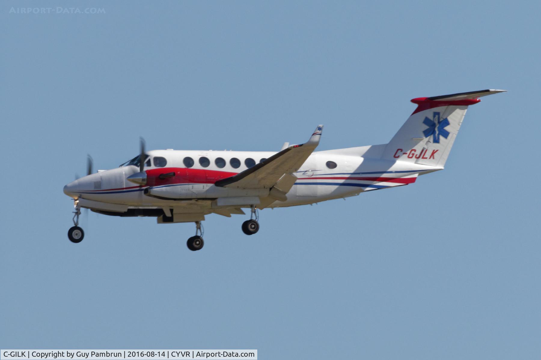 C-GILK, 2007 Hawker Beechcraft 350 King Air (B300) C/N FL-535, Landing