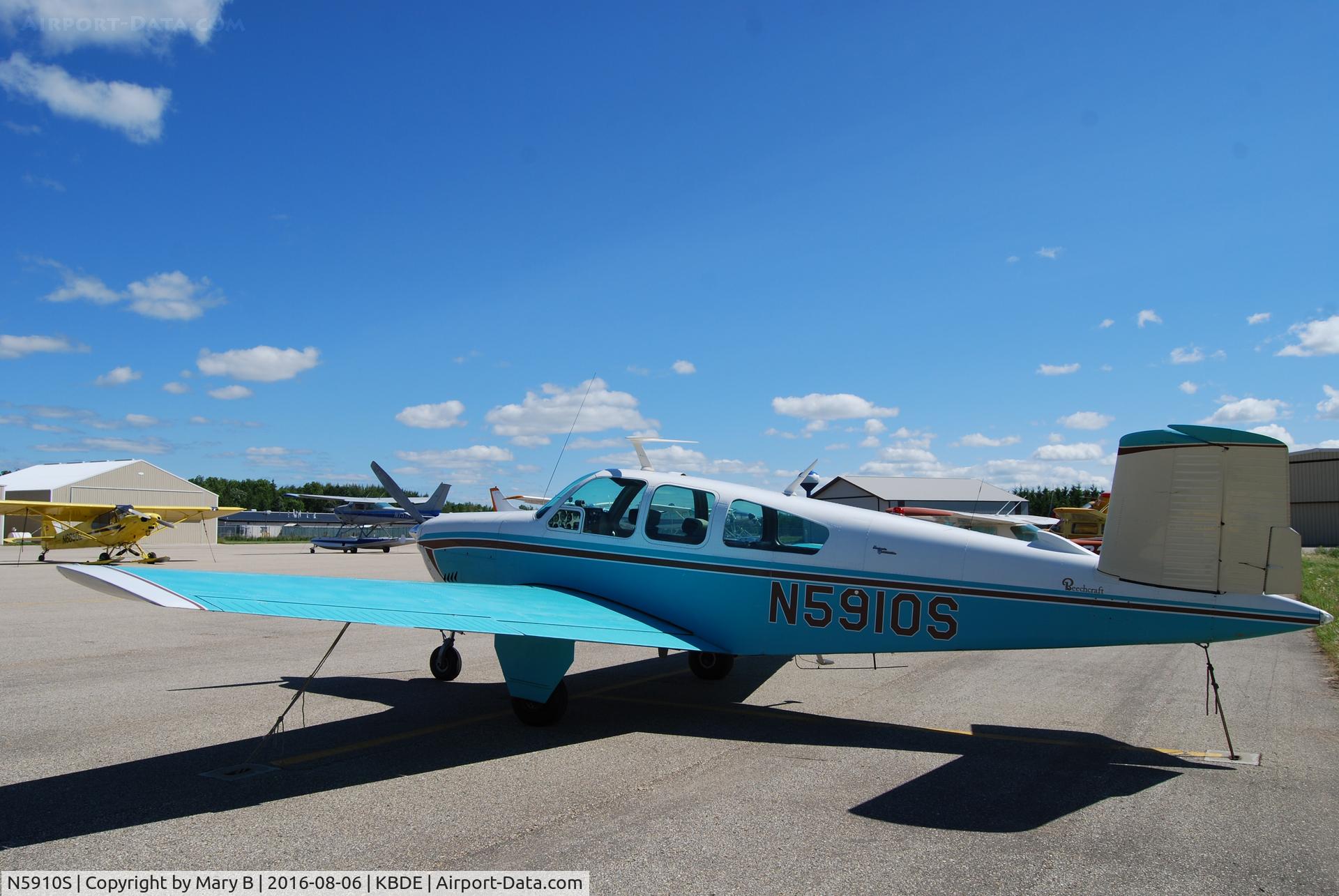 N5910S, 1966 Beech V35 Bonanza C/N D-8122, Baudette Airport, Baudette MN.