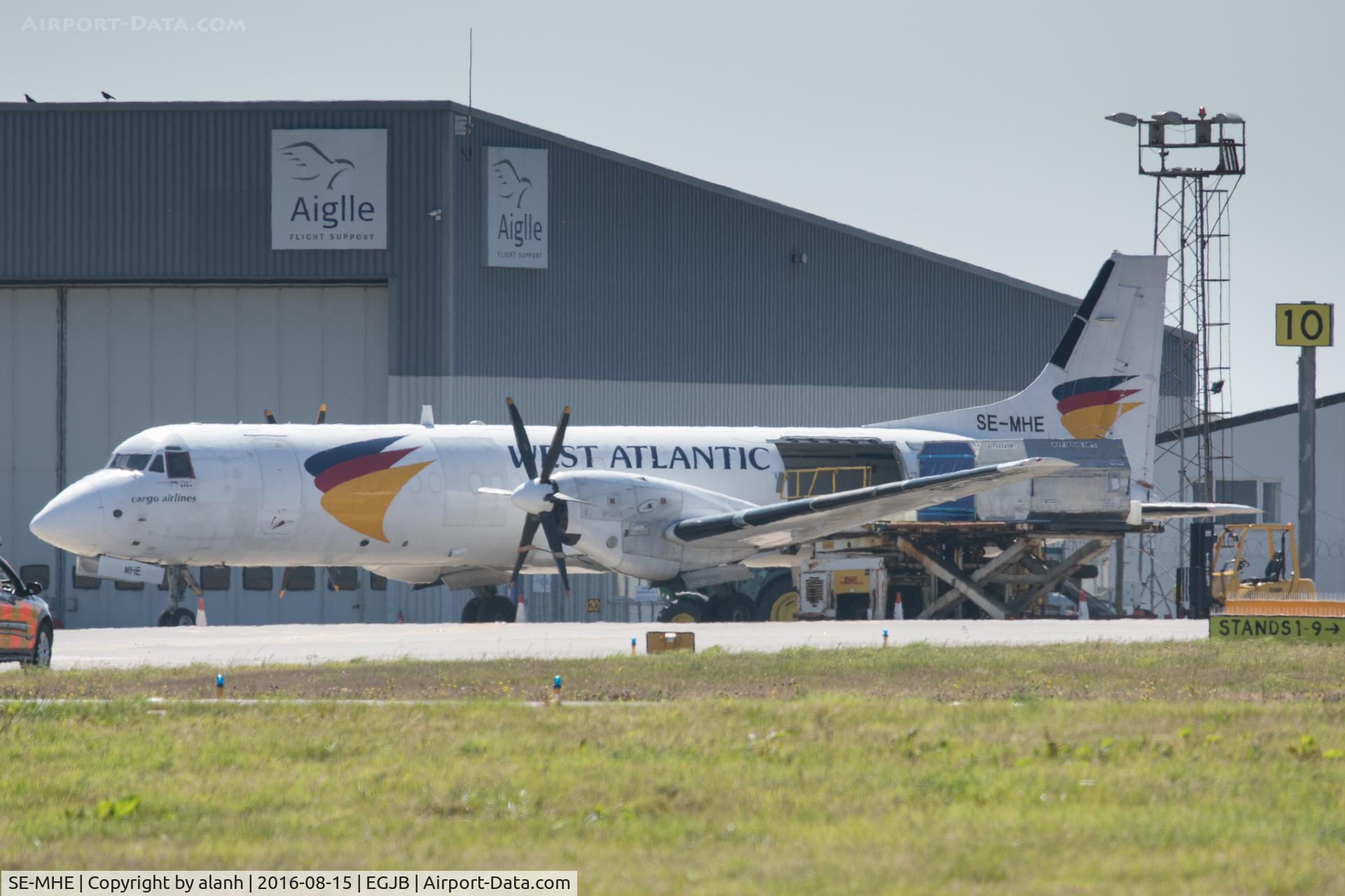 SE-MHE, 1989 British Aerospace ATP(F) C/N 2012, Loading at Guernsey