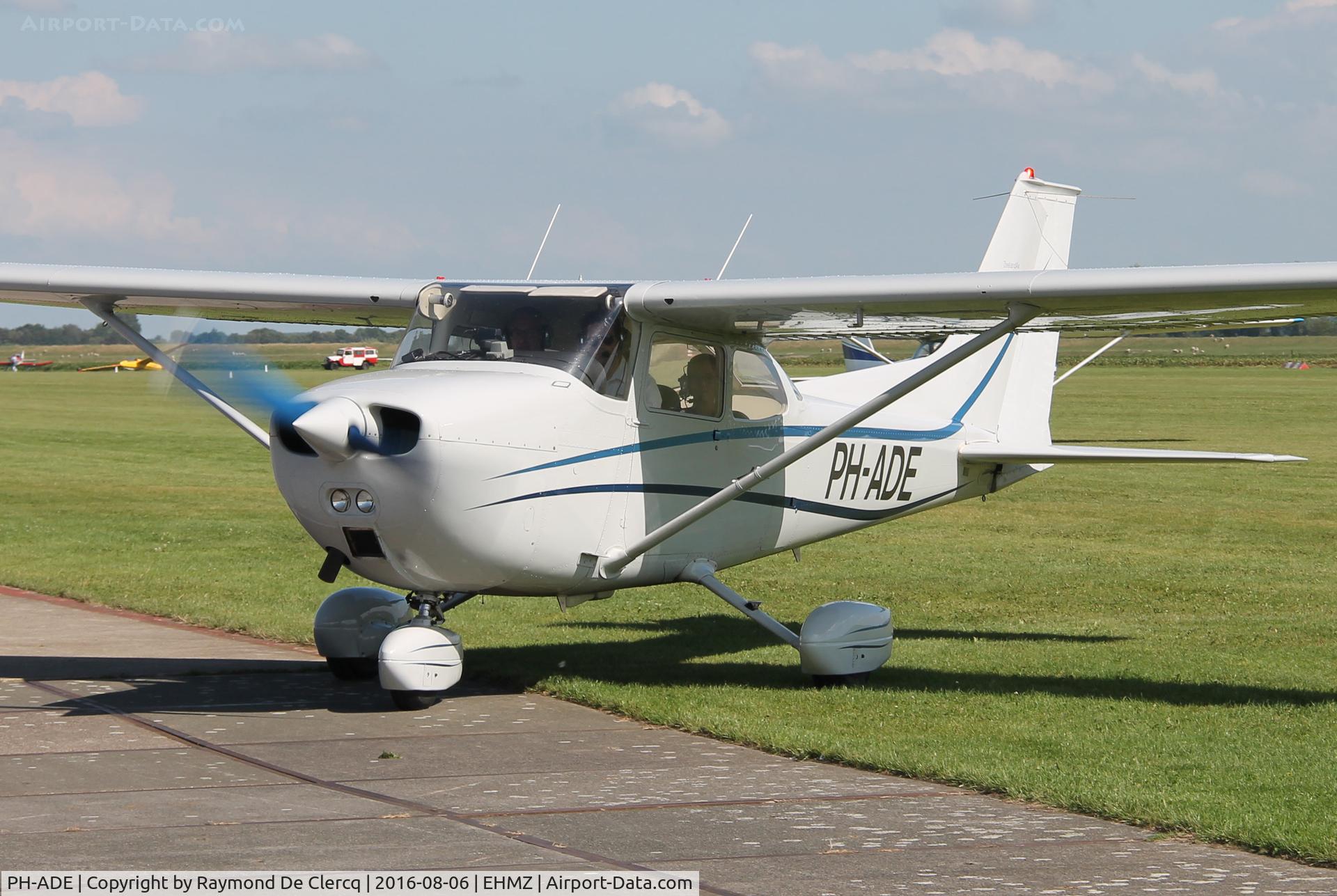 PH-ADE, Reims F172M Skyhawk C/N 1118, Zeeland Air PH-ADE at Midden-Zeeland airport.