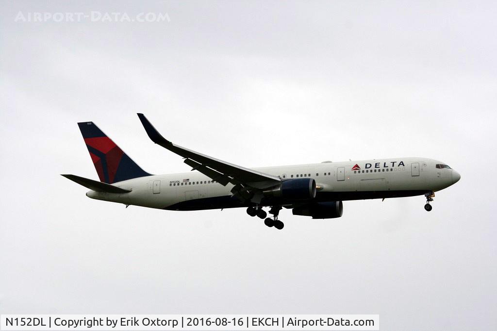 N152DL, 1990 Boeing 767-3P6 C/N 24984, N152DL landing rw 04L