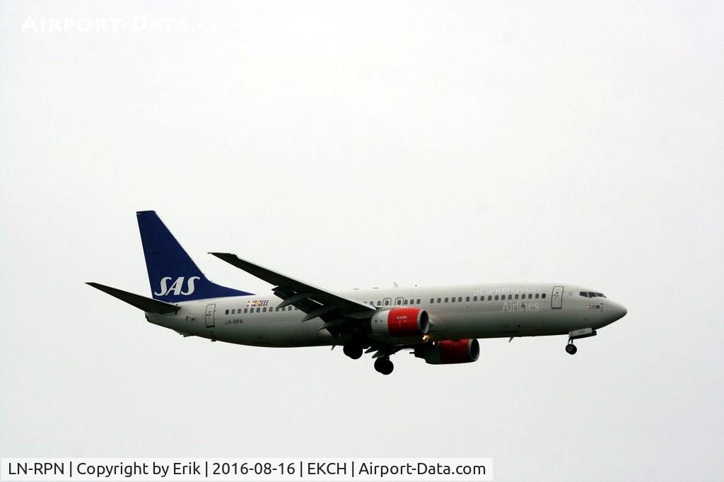 LN-RPN, 2000 Boeing 737-883 C/N 30470, LN-RPN landing rw 04L