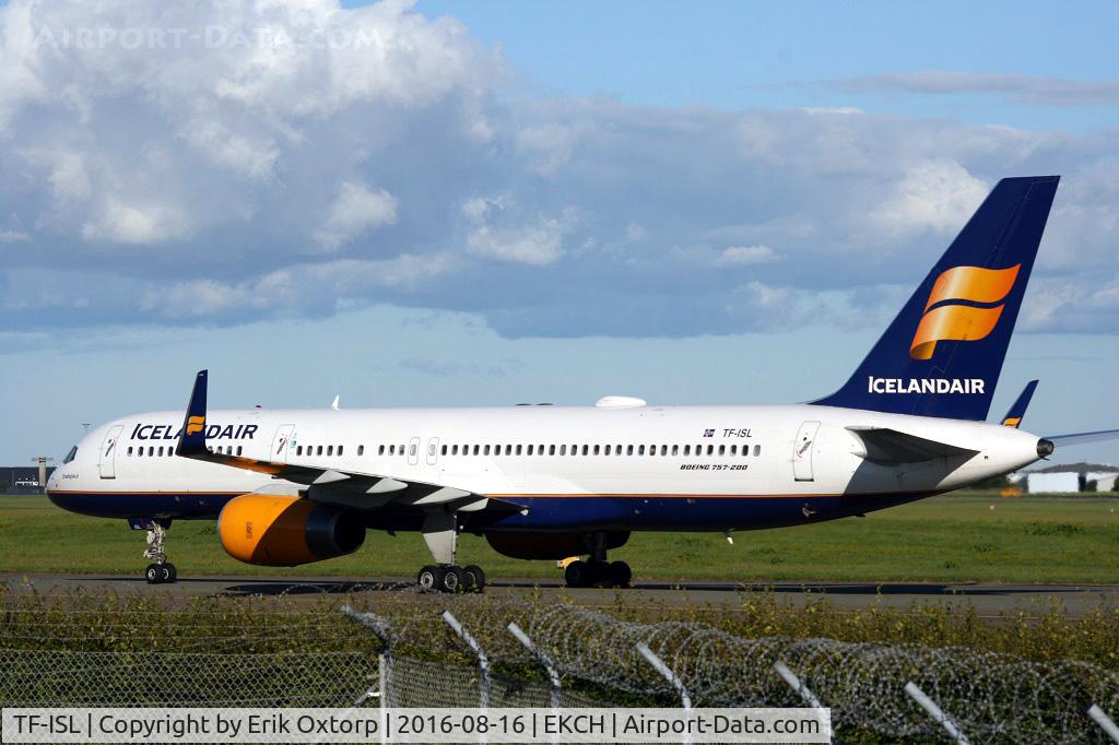 TF-ISL, 1991 Boeing 757-223 C/N 25295, TF-ISL just arrived rw 04L