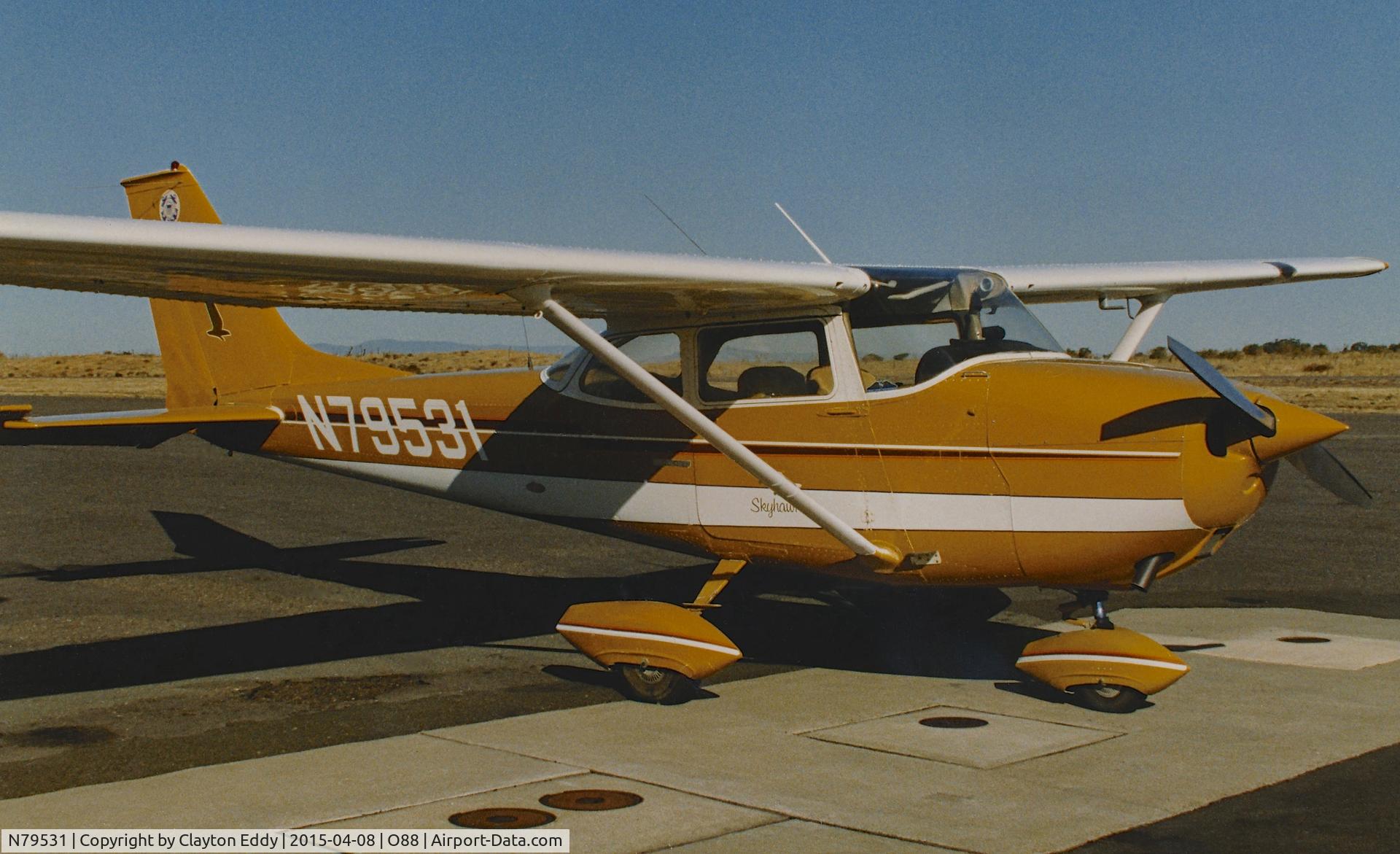 N79531, 1969 Cessna 172K Skyhawk C/N 17258155, N79531 parked at Rio Vista Airport in California.