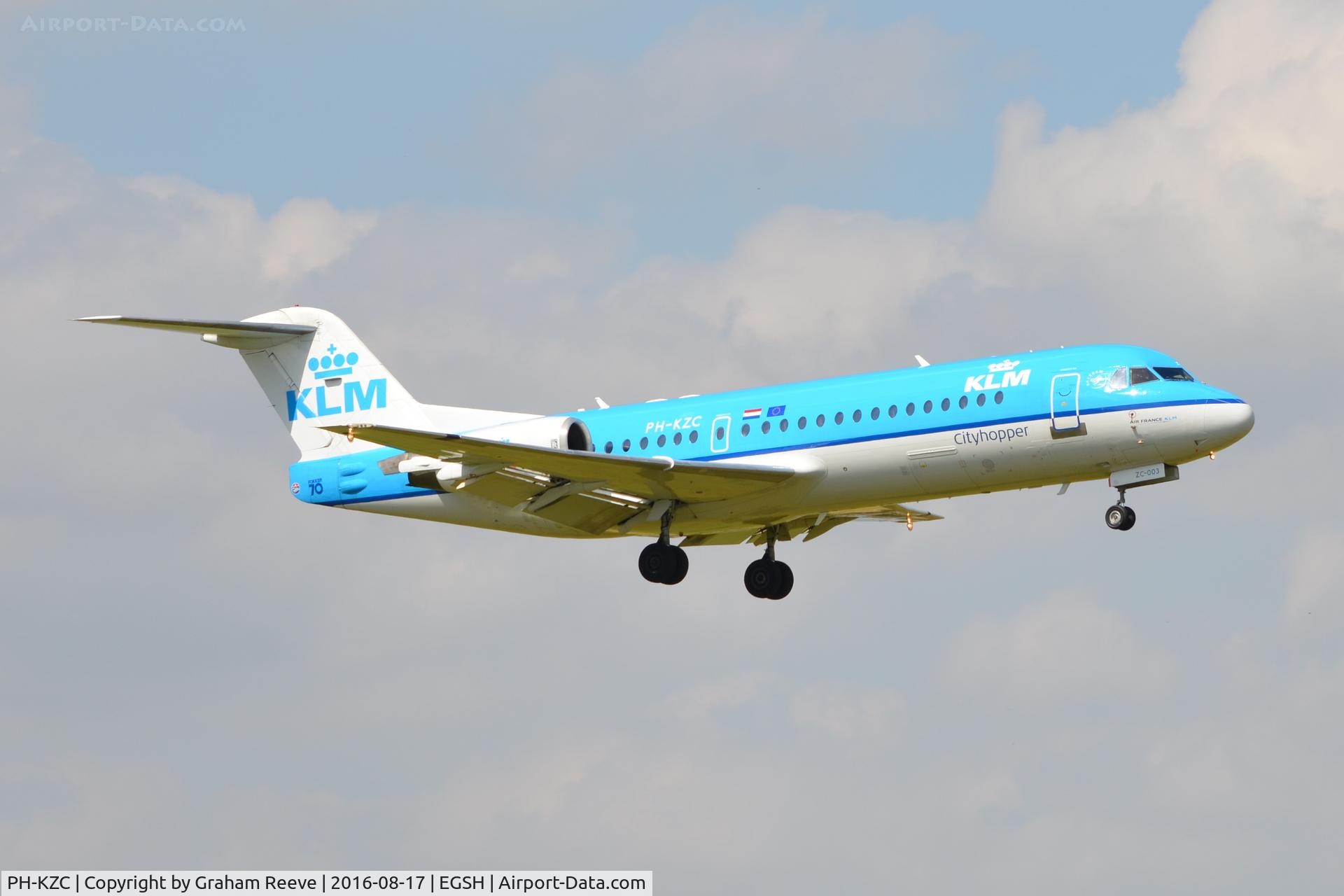 PH-KZC, 1996 Fokker 70 (F-28-0070) C/N 11566, Landing at Norwich.