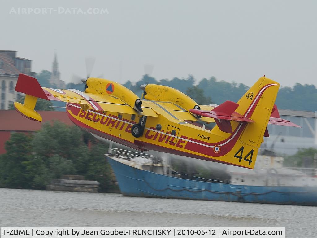 F-ZBME, 2001 Bombardier CL-415 (CL-215-6B11) C/N 2057, Pélican 44 take off