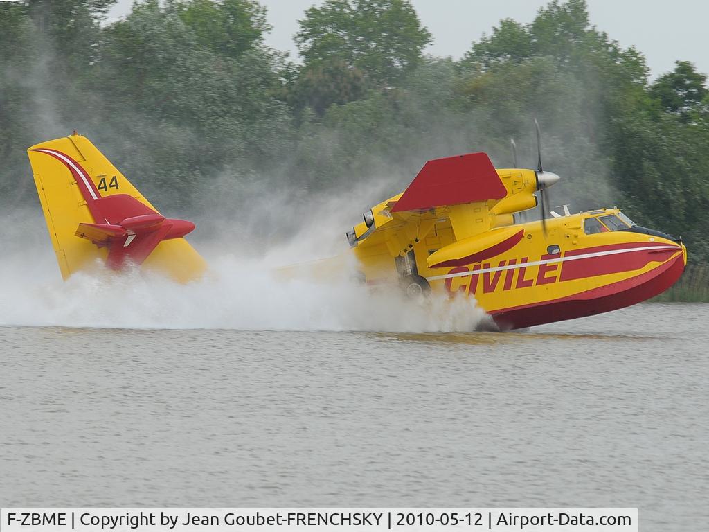 F-ZBME, 2001 Bombardier CL-415 (CL-215-6B11) C/N 2057, Pélican 44