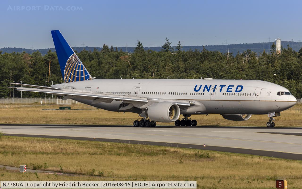 N778UA, 1996 Boeing 777-222 C/N 26940, decelerating after touchdown