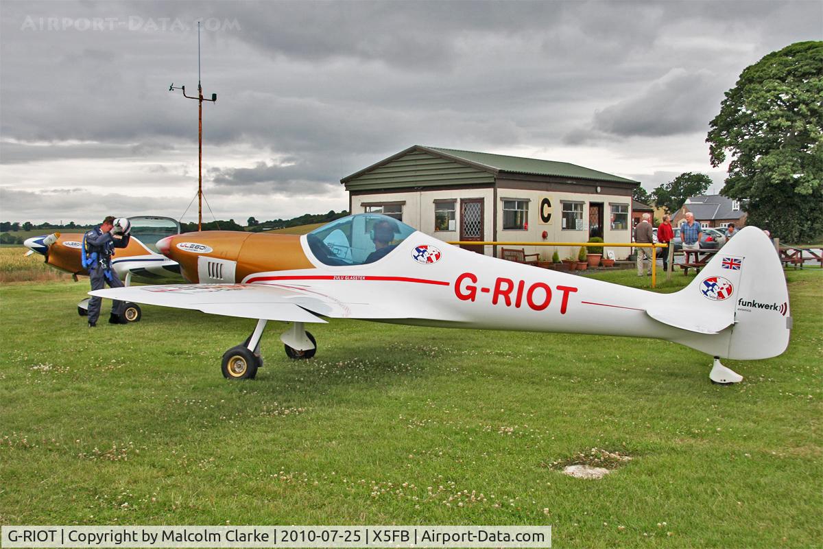 G-RIOT, 2008 Silence Twister C/N PFA 329-14700, Silence Twister. At Fishburn Airfield, UK awaiting its slot to display at the 2009 Sunderland Airshow.