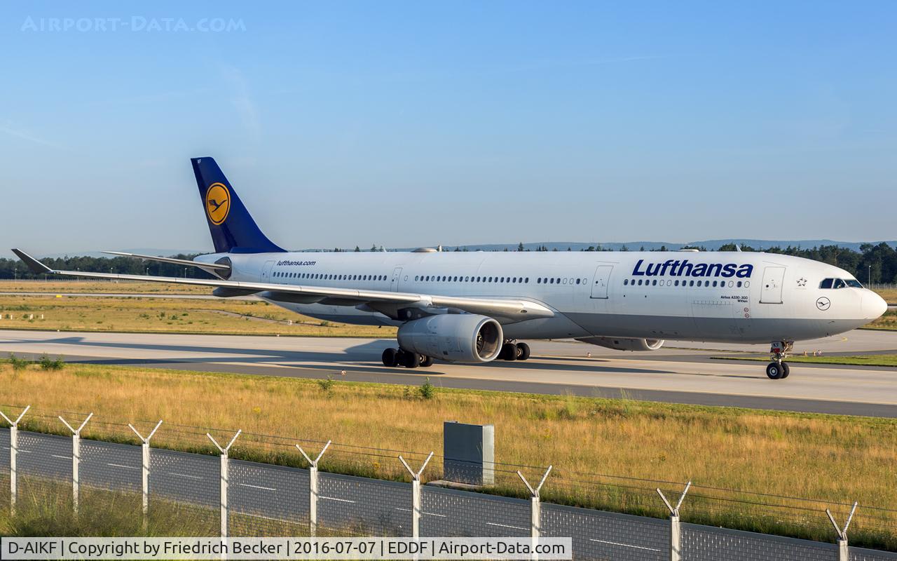 D-AIKF, 2004 Airbus A330-343X C/N 642, taxying to the gate