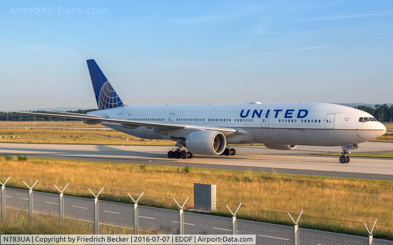 N783UA, 1997 Boeing 777-222/ER C/N 26950, taxying to the gate