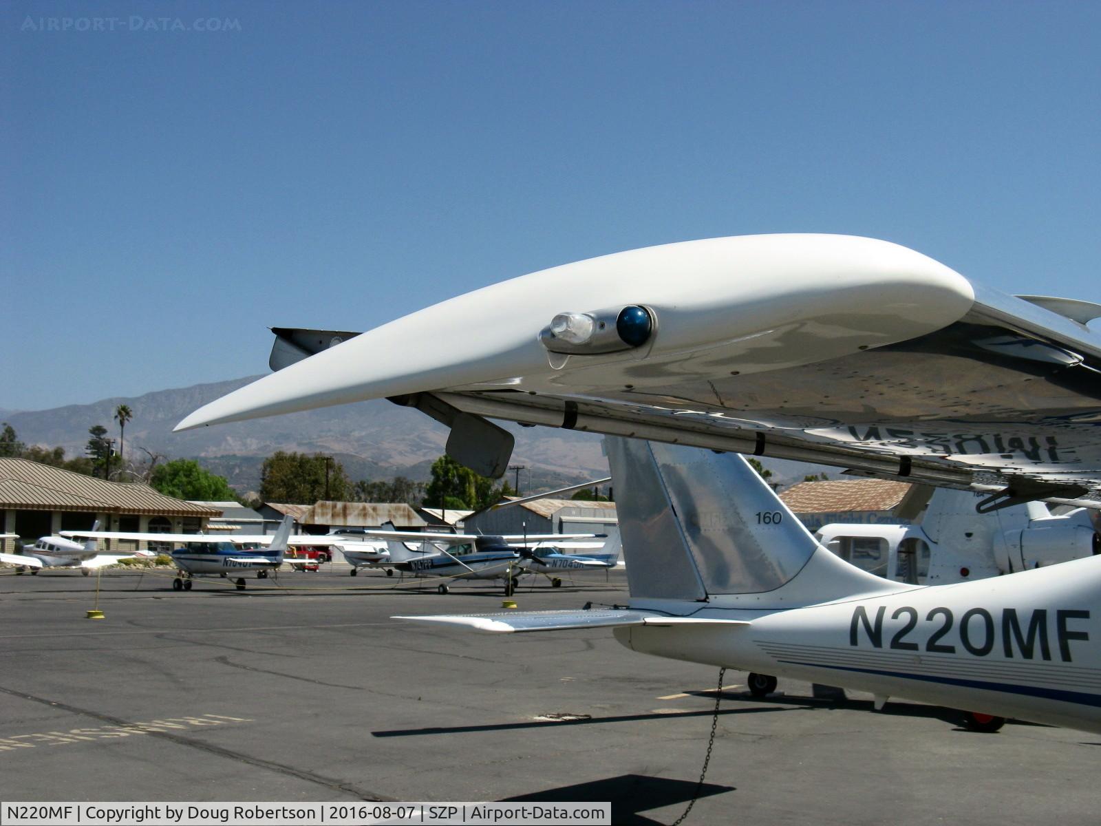 N220MF, 2002 OMF 100-160 Symphony C/N 0022, 2002 Ostmechlenburgische Flugzeugbau GmbH OMF-100-160 SYMPHONY, Lycoming O-320-D2A 160 Hp, Highly modified GlaStar von Deutschland, mass-balanced Frise aileron closeup, 3 aileron hinges vice GlaStar's 2. Standard class-not S-LSA!