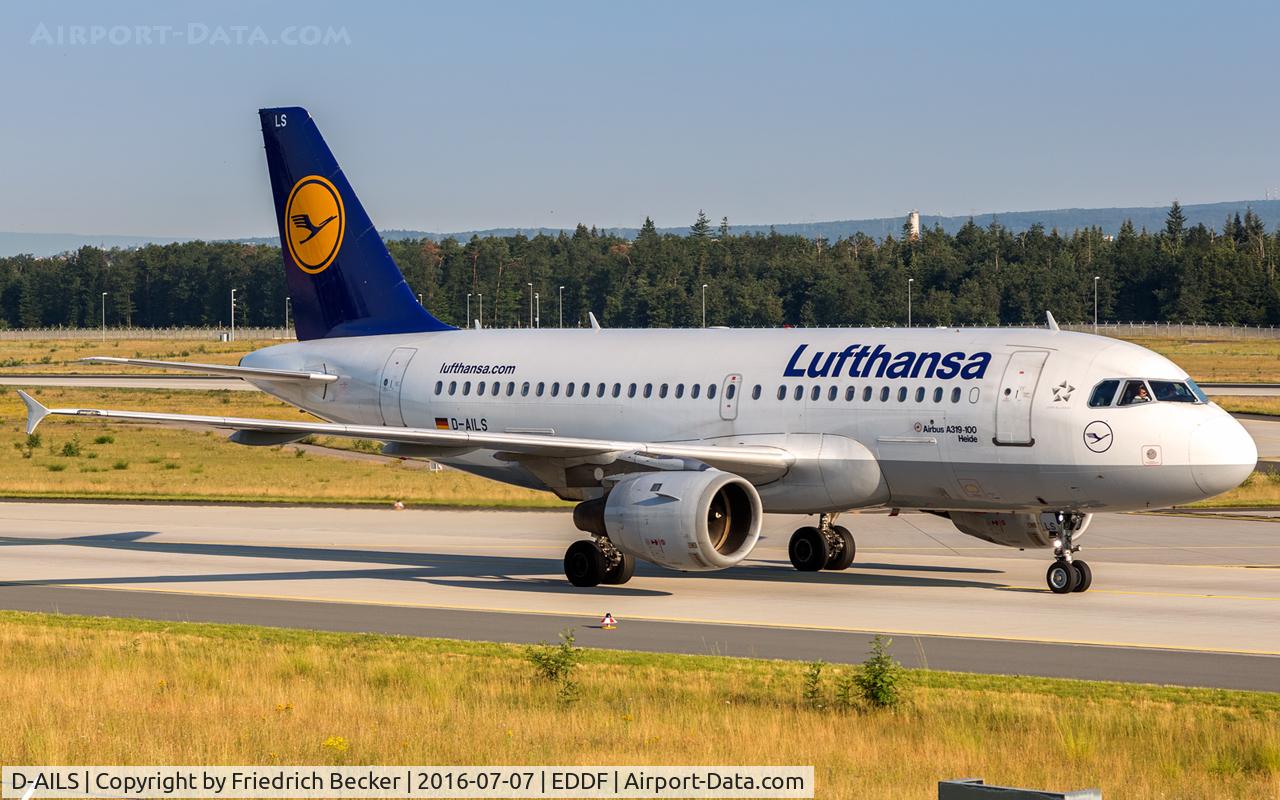 D-AILS, 1997 Airbus A319-114 C/N 729, taxying to the gate