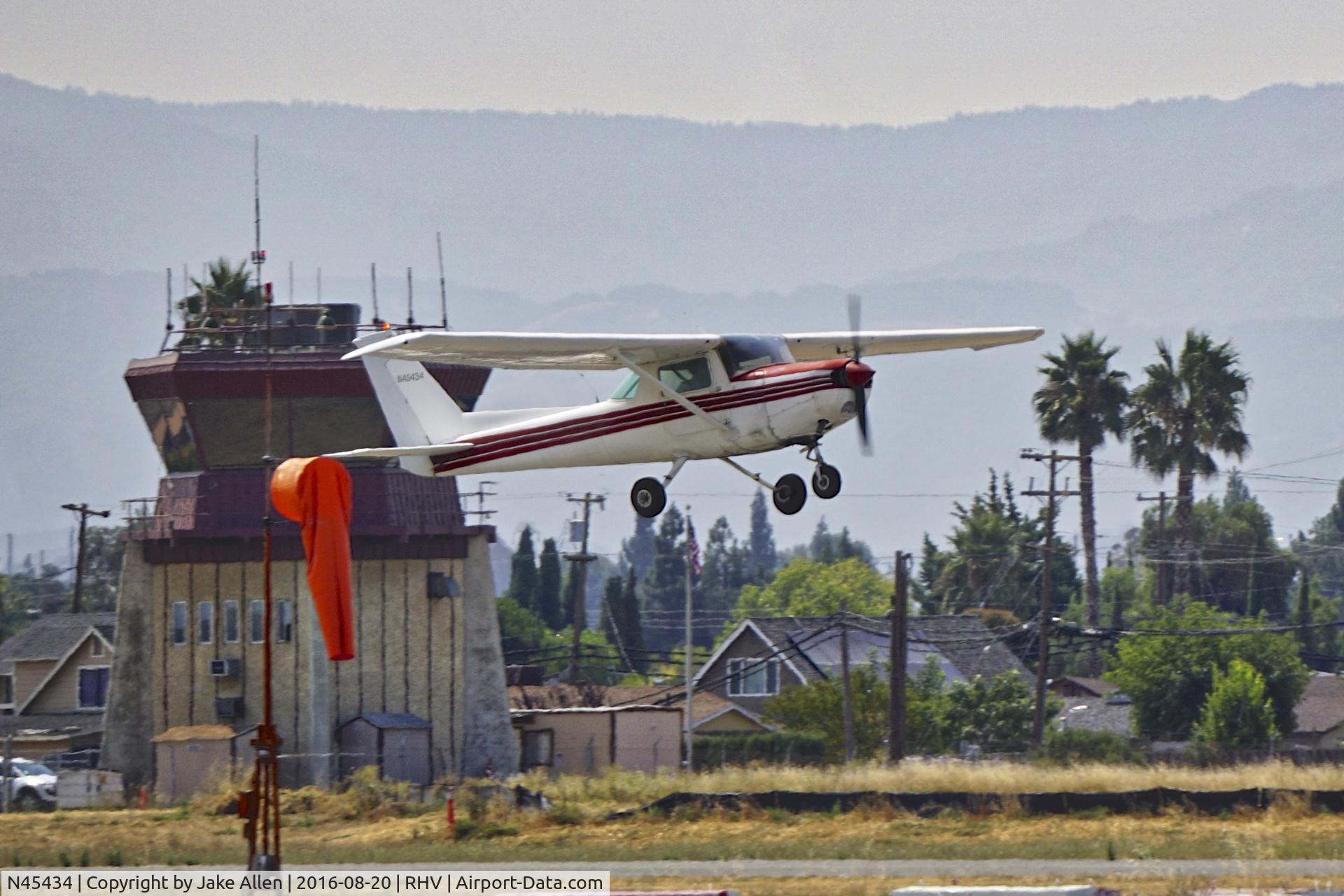N45434, 1975 Cessna 150M C/N 15076917, Cessna departing San Jose California.
