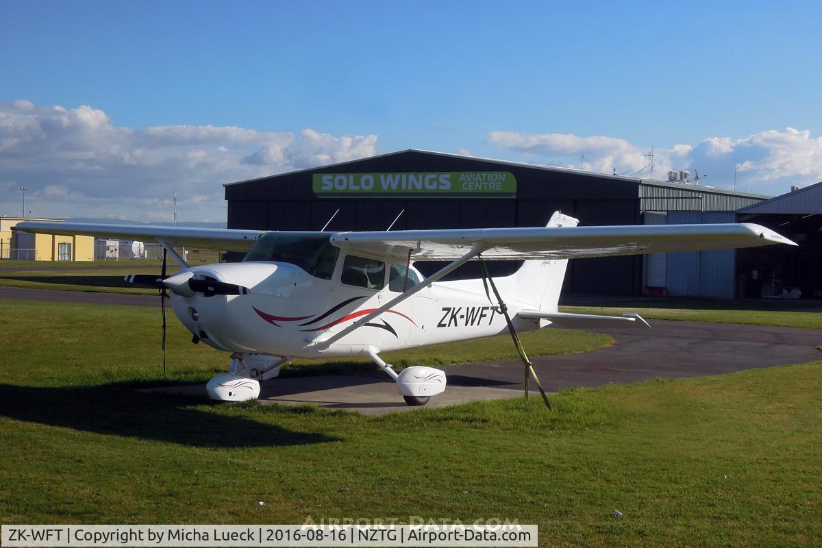 ZK-WFT, Cessna 172N C/N 17267712, At Tauranga