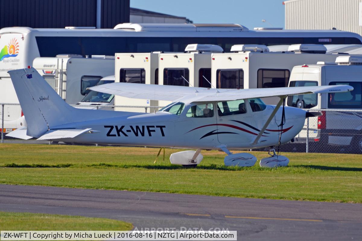 ZK-WFT, Cessna 172N C/N 17267712, At Tauranga