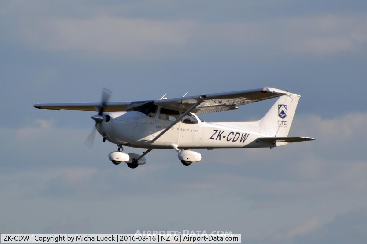 ZK-CDW, 2005 Cessna 172S C/N 172S9935, At Tauranga