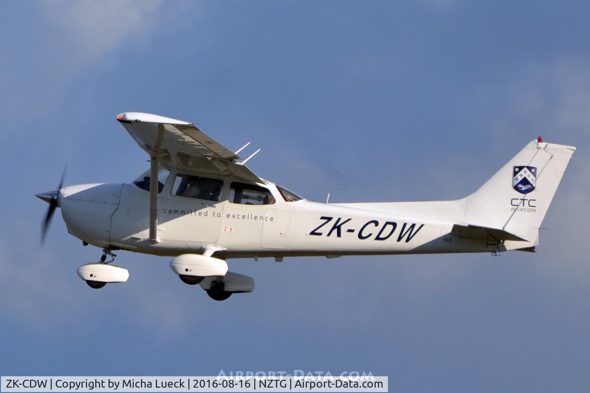 ZK-CDW, 2005 Cessna 172S C/N 172S9935, At Tauranga