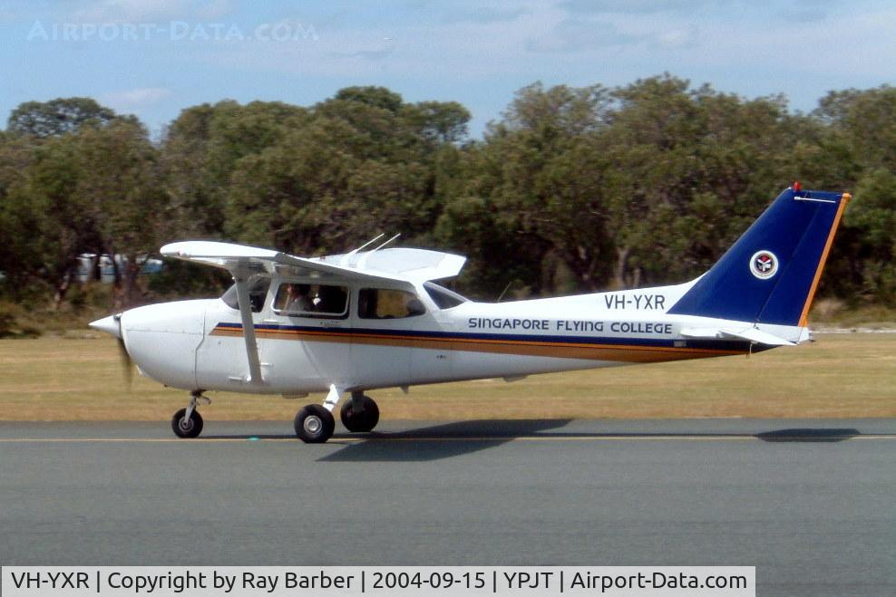 VH-YXR, 2000 Cessna 172R C/N 17280881, Cessna 172R Skyhawk [172-80881] Perth-Jandakot~VH 15/09/2004