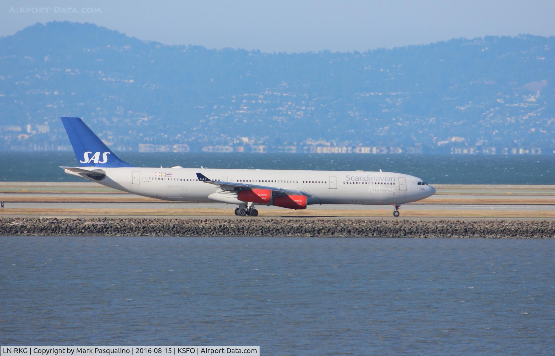 LN-RKG, 2001 Airbus A340-313X C/N 424, Airbus A340-300